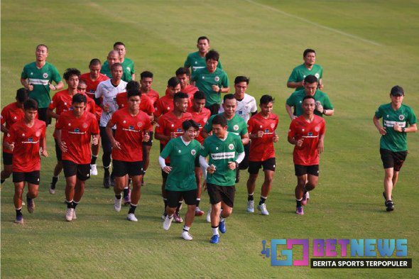 Timnas Indonesia U-23 latihan persiapan Piala AFF