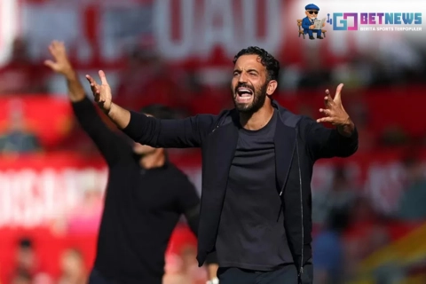 pelatih sepak bola