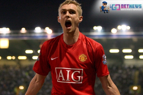 Darren Fletcher merayakan gol pentingnya bersama Manchester United dengan penuh emosi.